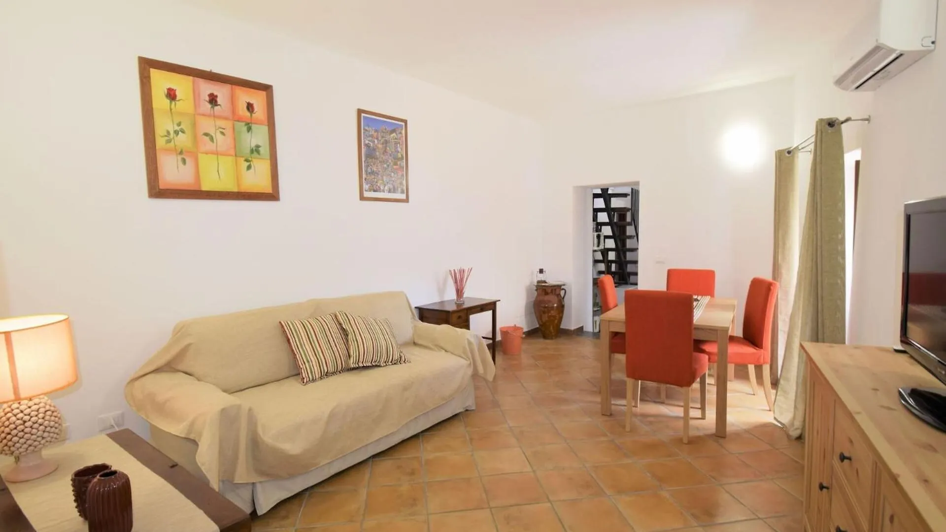 Vecchio Cortile Home Holidays location