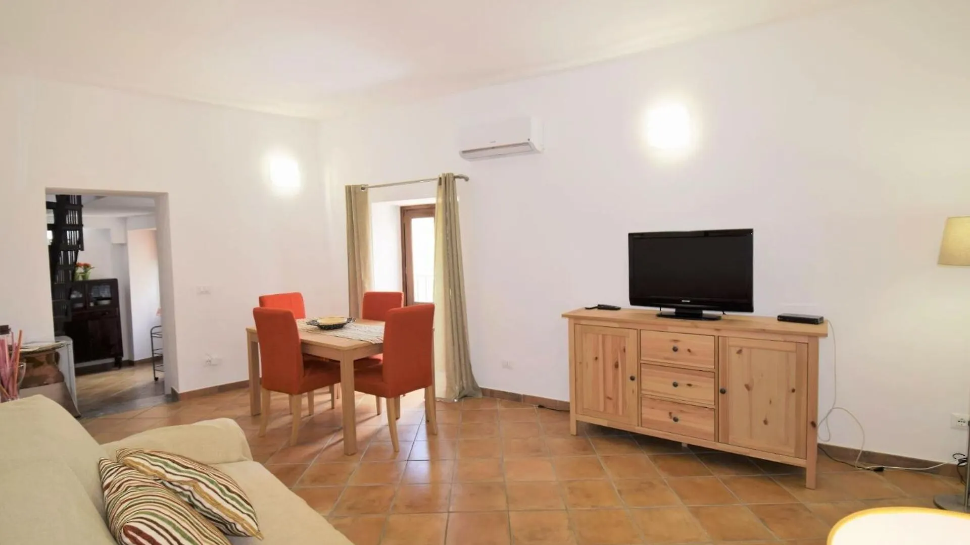 Vecchio Cortile Home Holidays Palermo 0*,  Italy